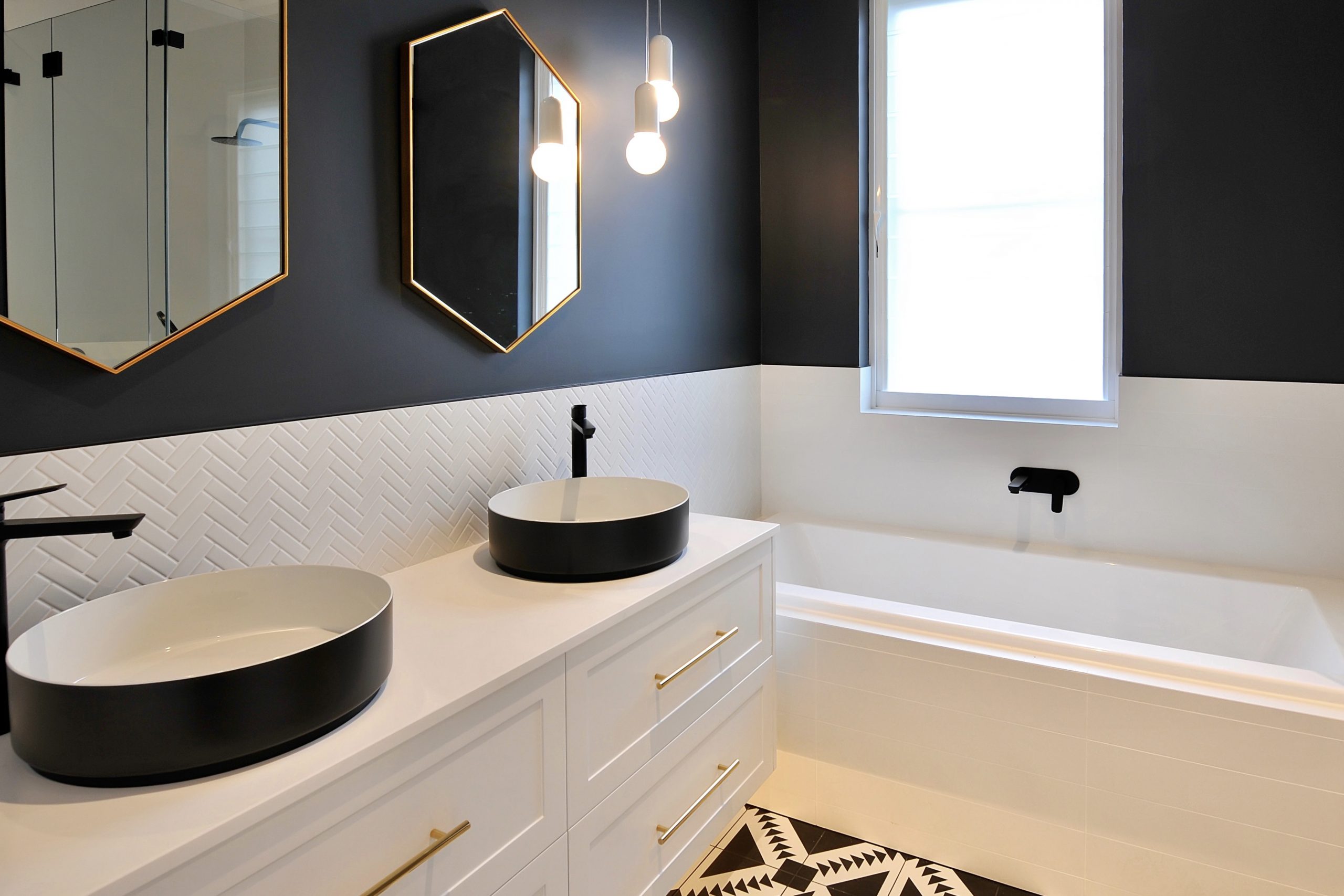 5 Design Solution to help make a tiny bathroom look larger